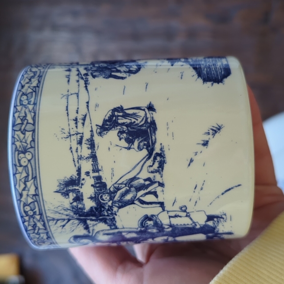 SPODE I Vintage Blue Room Collection Skaters 2nd Annual Santa Plate and Mug Set - Picture 6 of 15